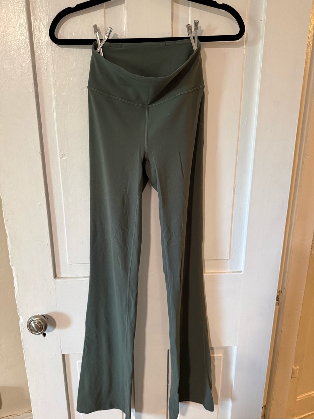 Lululemon Women’s Green Yoga Bootcut Leggings - Picture 2 of 2
